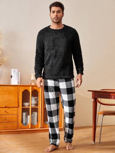 Manfinity Underwear&Sleepwear Basics طقم ملابس منزلية مريحة من قطعتين، ملابس علوية رقبة طاقم من الفليس ذات لون واحد وبنطال مربعات، ملابس شتوية دافئة