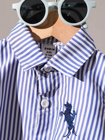 SHEIN طقم ملابس خريفية للأطفال الذكور 2 قطعة: ملابس علوية بنمط البونشو مع ملابس علوية مخطط، يُقارن مع بنطلون جينز طويل أنيق، مناسب للتخييم والتسوق والملابس الكاجوال