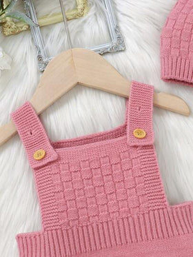 SHEIN Vintaside Kids طقم السرحال المحبوك للبنات الرضع، قبعة كيوت، بنطلون ذو سراويل معلقة وجوارب دافئة