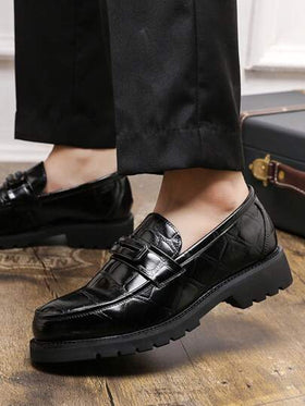 أحذية رجالية من الجلد ، بطراز بريطاني ، كعب سميك يزيد الارتفاع ، موكاسين محفور بارز ، كاجوال وأعمال وضيق ، أحذية رجالية