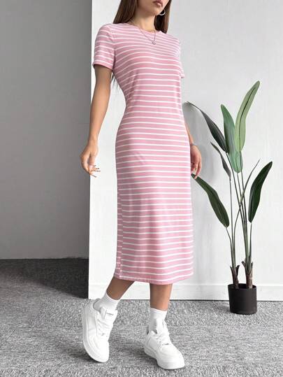 SHEIN EZwear فستان مخطط مُحبوك وردي-أبيض