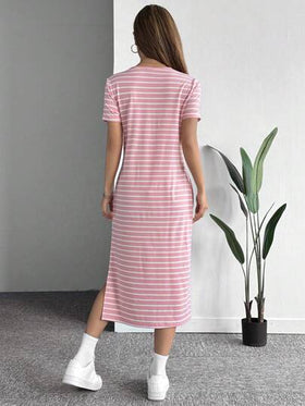 SHEIN EZwear فستان مخطط مُحبوك وردي-أبيض