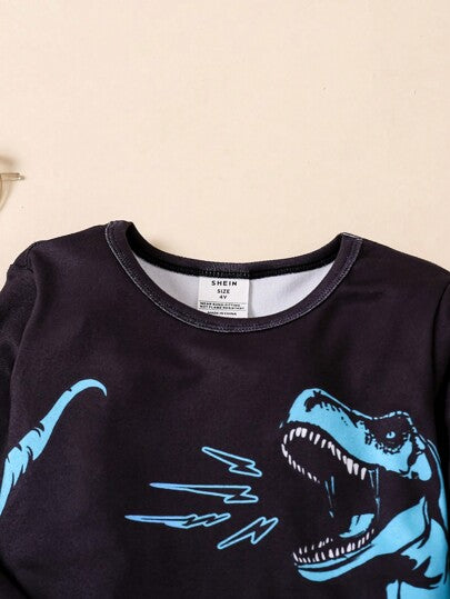 SHEIN طقم بيجاما مريح من قطعتين شامل ملابس علوية كم طويل بطبعة ديناصور مضيئة في الظلام وبنطلون لصبي صغير، 2 قطع