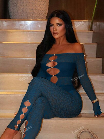 بدلة قصيرة نسائية بتصميم مفرغ عصري