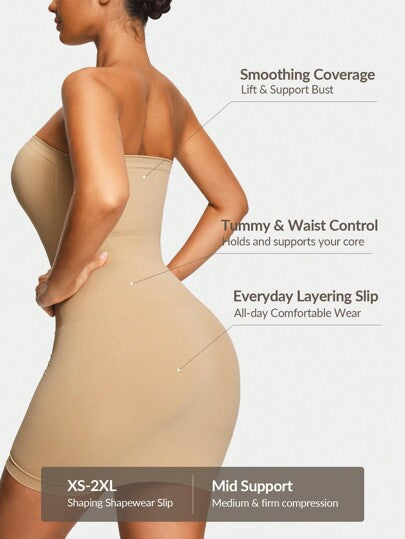 Shape فستان أنثوي ضيق بدون حمالات باللون الأحادي