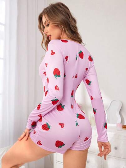 SHEIN رومبير نوم نسائية مطبوعة بشكل قلب وفراولة، تفاصيل مريحة وأنيقة، للخريف والشتاء