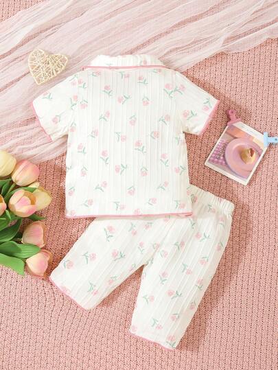 SHEIN مجموعة بيجامات للطفلة 2قطعة، شورت وتيشرت برقبة قصيرة بطبعة زهور وردية خفيفة الوزن، ملابس منزلية عادية