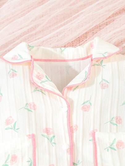 SHEIN مجموعة بيجامات للطفلة 2قطعة، شورت وتيشرت برقبة قصيرة بطبعة زهور وردية خفيفة الوزن، ملابس منزلية عادية