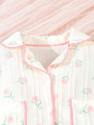 SHEIN مجموعة بيجامات للطفلة 2قطعة، شورت وتيشرت برقبة قصيرة بطبعة زهور وردية خفيفة الوزن، ملابس منزلية عادية