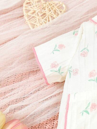 SHEIN مجموعة بيجامات للطفلة 2قطعة، شورت وتيشرت برقبة قصيرة بطبعة زهور وردية خفيفة الوزن، ملابس منزلية عادية