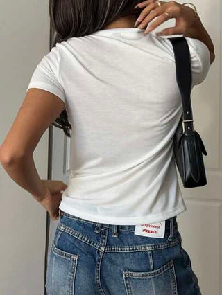 EZwear تي شيرت نسائي بياقة دائرية بيضاء وأكمام قصيرة مناسبة للصيف ومطبوعة بالكرز بقصة ضيقة
