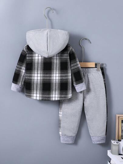SHEIN قميص كاجوال مقلم مرقع مع غطاء رأس وبنطال رياضي للأطفال الرضع والصغار