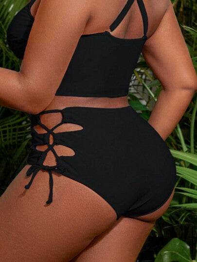 SHEIN Slayr CURVE قطعة سفلية للملابس السباحة الحريرية الجريئة المقاس الكبير مع فتحات جانبية وتعقيب
