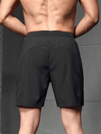 Manfinity Sport Corelite شورت رياضي للرجال من مانفينيتي بجيب سحاب ورسومات حرفية، قطعة مرنة، شورت جوجر "أحب حبيبي" بشعار الفخر، شورت رياضة وتمرين، بنطلون رياضي، شورت أسود