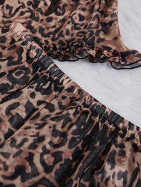 SHEIN طقم من قطعتين قميص كامي بطبعة نمر بتطريز كشكش بتباين وبنطلون