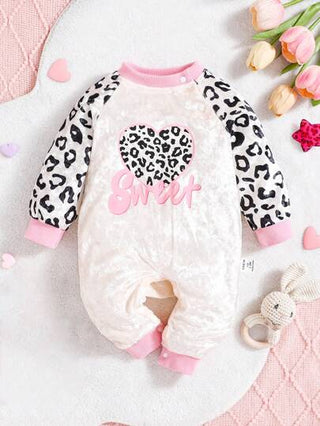 SHEIN ترومبير طويل الأكمام مخملي مطبوع بالنمر والقلب بسيط للرضع البنات