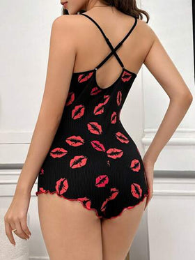SHEIN رومبير نوم للنساء بحمالات متقاطعة بطبعة الشفاه