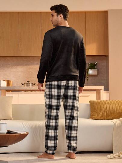 Manfinity Underwear&Sleepwear Basics مجموعة بنطلون وبلوزة بياقة طاقم بأكمام طويلة لون أحادي بتصميم بسيط للرجال، ملابس خريف وشتاء