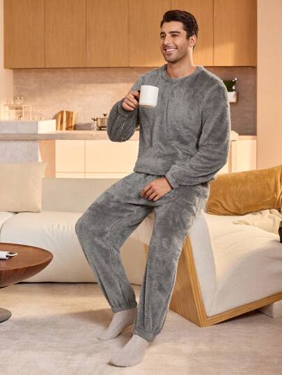 Manfinity Underwear&Sleepwear Basics طقم ملابس علوية وبنطلون من الفليس ذو لون أحادي، أكمام طويلة، ملابس خريف/شتاء، بيجاما ناعمة، مريحة