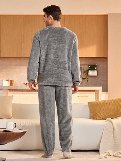 Manfinity Underwear&Sleepwear Basics طقم ملابس علوية وبنطلون من الفليس ذو لون أحادي، أكمام طويلة، ملابس خريف/شتاء، بيجاما ناعمة، مريحة