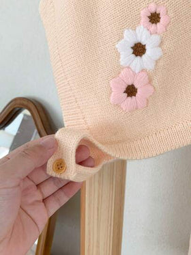 SHEIN مجموعة جمبسوت قفز للأطفال الرضع مع تطريز زهري 2 قطعة، جمبسوت قفز طويلة الأكمام + طقم قبعة