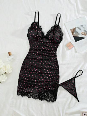 SHEIN مجموعة ملابس داخلية نسائية مكونة من فستان وسروال داخلي، 2 قطعة، مطبوع بنقشة قلب وتطريز دانتيل، بتصميم لاسلكي وجذاب، مناسبة للخروج