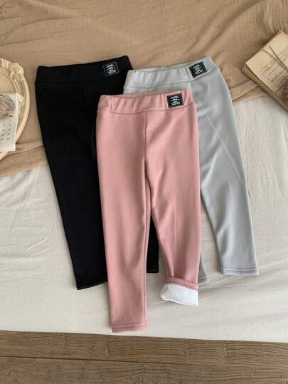SHEIN LMoss Kids طقم ملابس شتوية للفتيات الصغيرات 3 قطع، كولكشن من الألوان موحد اللون والشعار المطبوع، طقم بنطلون جينز بطبقة داخلية قطنية دافئة، مناسب للارتداء اليومي والمدرسي ، للخريف/الشتاء