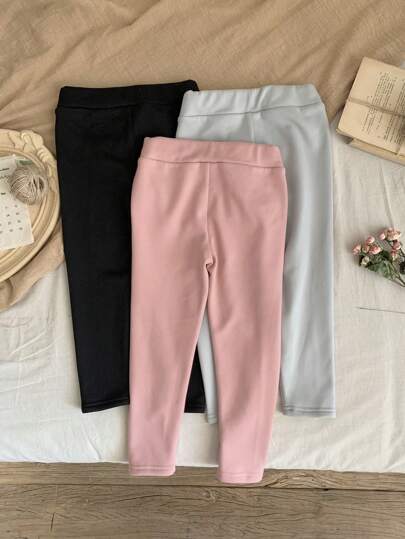 SHEIN LMoss Kids طقم ملابس شتوية للفتيات الصغيرات 3 قطع، كولكشن من الألوان موحد اللون والشعار المطبوع، طقم بنطلون جينز بطبقة داخلية قطنية دافئة، مناسب للارتداء اليومي والمدرسي ، للخريف/الشتاء