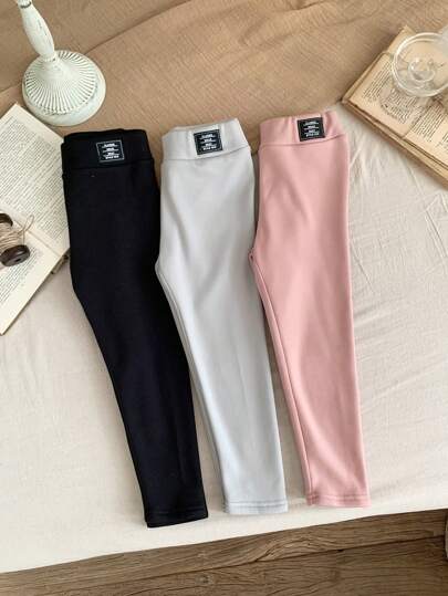 SHEIN LMoss Kids طقم ملابس شتوية للفتيات الصغيرات 3 قطع، كولكشن من الألوان موحد اللون والشعار المطبوع، طقم بنطلون جينز بطبقة داخلية قطنية دافئة، مناسب للارتداء اليومي والمدرسي ، للخريف/الشتاء