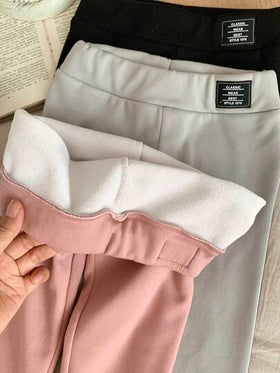SHEIN LMoss Kids طقم ملابس شتوية للفتيات الصغيرات 3 قطع، كولكشن من الألوان موحد اللون والشعار المطبوع، طقم بنطلون جينز بطبقة داخلية قطنية دافئة، مناسب للارتداء اليومي والمدرسي ، للخريف/الشتاء