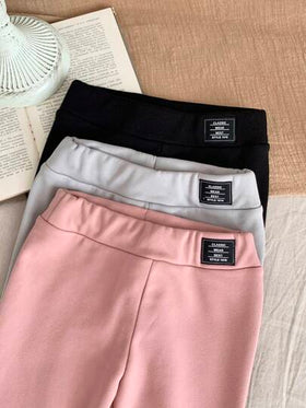 SHEIN LMoss Kids طقم ملابس شتوية للفتيات الصغيرات 3 قطع، كولكشن من الألوان موحد اللون والشعار المطبوع، طقم بنطلون جينز بطبقة داخلية قطنية دافئة، مناسب للارتداء اليومي والمدرسي ، للخريف/الشتاء