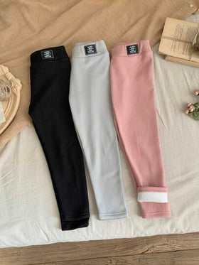 SHEIN LMoss Kids طقم ملابس شتوية للفتيات الصغيرات 3 قطع، كولكشن من الألوان موحد اللون والشعار المطبوع، طقم بنطلون جينز بطبقة داخلية قطنية دافئة، مناسب للارتداء اليومي والمدرسي ، للخريف/الشتاء