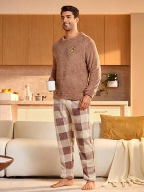 Manfinity Underwear&Sleepwear Basics طقم ملابس منزلية مريحة للرجال مكون من 2 قطعة، ملابس علوية بياقة طاقم وأكمام طويلة وبنطلون طويل، لون أحادي، مناسب للخريف والشتاء