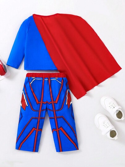 SHEIN Playful Pals بدلة لطفل صبي مكونة من تي شيرت بكم طويل مطبوع برسوم كارتونية آلية ، وبنطلون مطبوع قطعتين مع رداء، مناسبة للحفلات، التنكر، والإجازات في فصل الخريف/الشتاء