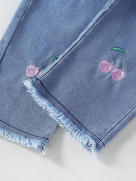 SHEIN طقم تي شيرت تي شيرت بطبعة تطريز فتاة صغيرة وبنطال جينز ذو طراز عتيق، قطعتان