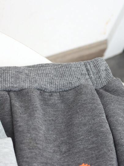 SHEIN 4 قطعة/مجموعة سراويل كاجوال رياضية لشوارع الأولاد المصممة برسوم أطفال ديناصور، مناسبة للارتداء اليومي للمدرسة والخروج والرياضة في فصلي الربيع والخريف