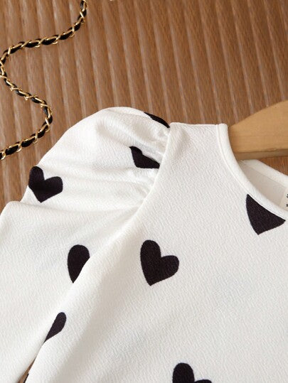 SHEIN بدلة داخلية للأطفال حديثي الولادة من البنات، بنمط قلب محبوك باللون العاجي، ذات أكمام طويلة وأزرار للارتداء، مناسبة للخريف والشتاء