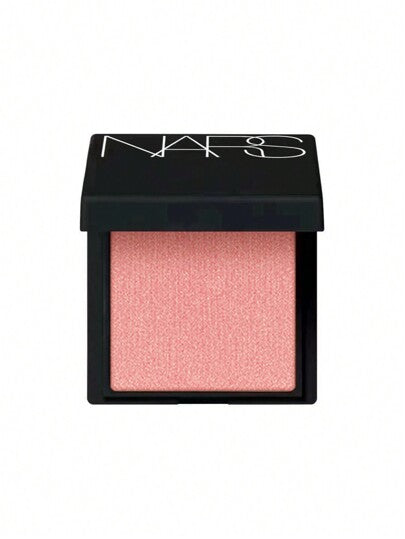 Nars أيقوني أحمر الخدود، تم إعادة تصوره الآن بصيغة محسّنة تدوم لمدة تصل إلى 16 ساعة، تتميز بأداء لون حقيقي بشعور مريح وخفيف الوزن.