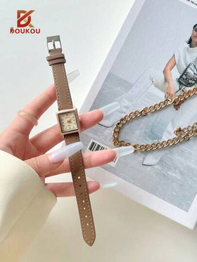 DOUKOU ساعة كوارتز أنيقة وعصرية من طراز روماني كاجوال 1 قطعة، بسوار جلدي ناعم وبني، لطيفة وجذابة، مضادة للماء للاستخدام اليومي، مناسبة كهدية عودة للمدرسة وعيد الميلاد، مناسبة للارتداء اليومي والعشاء وأغراض أخرى لتزيين المعصم