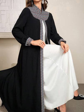 Al Najma عباءة نسائية أنيقة بأكمام طويلة وطراز هندسي متواضع من النوع العربي مع إبزيم هوك