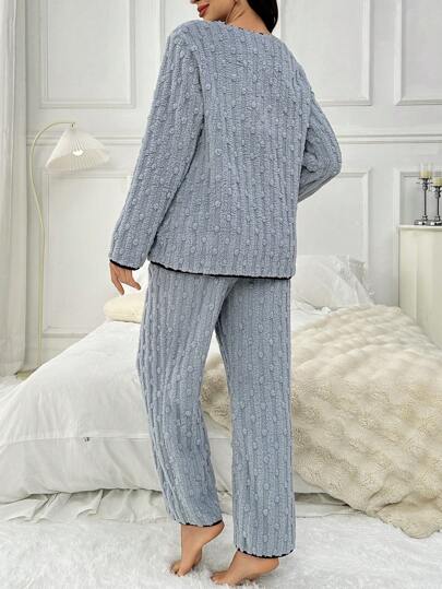 Shein Underwear&Sleepwear Maternity مجموعة بيجامة حمل قميص كردجان مخملي مطبع بياقة بيتر بان والبنطلون متباين اللون