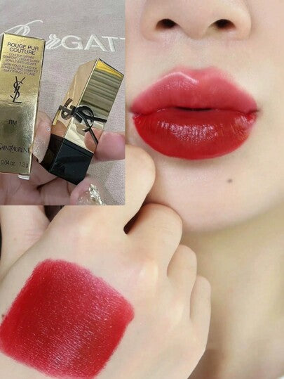 Yves Saint Laurent [ميني] روج بيور كوتور ساتان لون أحمر الشفاه #RM 1.3 جرام طويل الأمد ، مرطب ، لا يبهت. روج بيور كوتور يقلب لعبة الساتان مع صيغة جديدة ، تعبئة كوتور جديدة ، ومجموعة درجات لون جديدة مصممة بخبرة. قاعدة رعاية الشفاه الممتصة بنسبة 80٪...