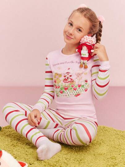 بيجاما Strawberry Shortcake X  طقم بيجامة تتكون من 2 قطعة بلوزة كم طويل مخططة بالوردي مع طباعة فراشة ولف توت العجم وبنطلون جلد جوارب للبنات في سن المراهقة المناسبة لعيد الميلاد