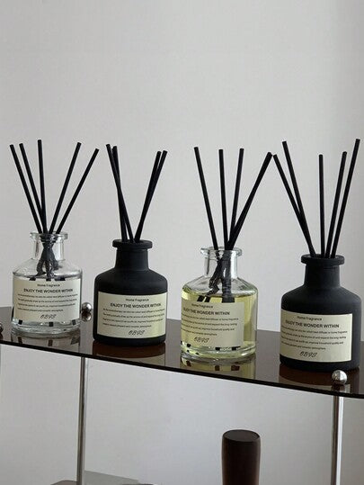 1 طقم (1 زجاجة زيت عطري + 4 عيدان خيزران) مجموعة موزع زيت عطري منزلي بدون لهب، عطر طويل الأمد، مناسب لغرفة النوم والحمام وغرفة المعيشة، رائع كهدية لعيد الميلاد ورأس السنة