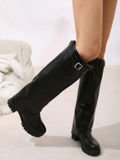 بوت نسائية سيمبلي ذات قاعدة سميكة وفتحة اسطوانية مطوية بنمط مخطط تصل إلى الركبة