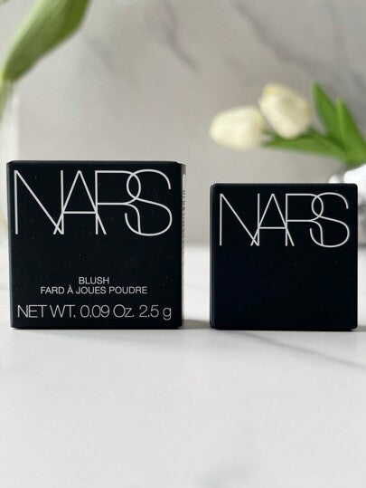 Nars أيقوني أحمر الخدود، تم إعادة تصوره الآن بصيغة محسّنة تدوم لمدة تصل إلى 16 ساعة، تتميز بأداء لون حقيقي بشعور مريح وخفيف الوزن.