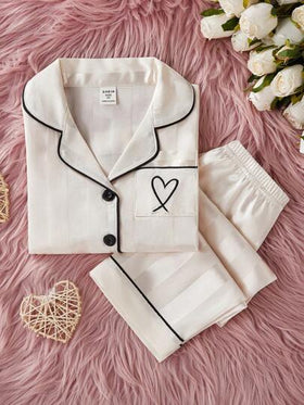 SHEIN Genkimix Kids طقم فتاة صغيرة كاردجان أكمام طويلة مخطط باللون الرغوي ،وسروال منزلي ، قطعتان
