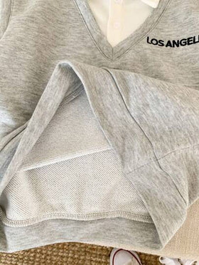 SHEIN 1 قطعة بلوزة رياضية بلون أبيض وأزرق فضفاضة بياقة على شكل حرف V لصبي كاجوال مناسبة للمدرسة، النزهات، فصل الخريف/الشتاء