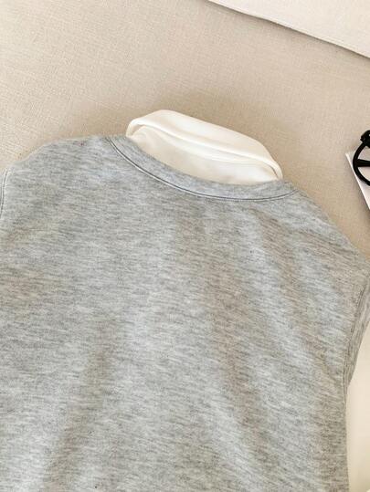 SHEIN 1 قطعة بلوزة رياضية بلون أبيض وأزرق فضفاضة بياقة على شكل حرف V لصبي كاجوال مناسبة للمدرسة، النزهات، فصل الخريف/الشتاء