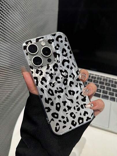 حافظة هاتف ناعمة مقاومة للخدش بتصميم بسيط متوافقة مع(آيفون X XR XS ماكس 11 12 13 13 برو 13 برو ماكس 14 برو ماكس 14 برو ماكس 15 15 برو 15 بلس 15 برو ماكس 16 16 برو 16 بلس 16 برو ماكس) بطبعة فهد و ريشة برية لامعة